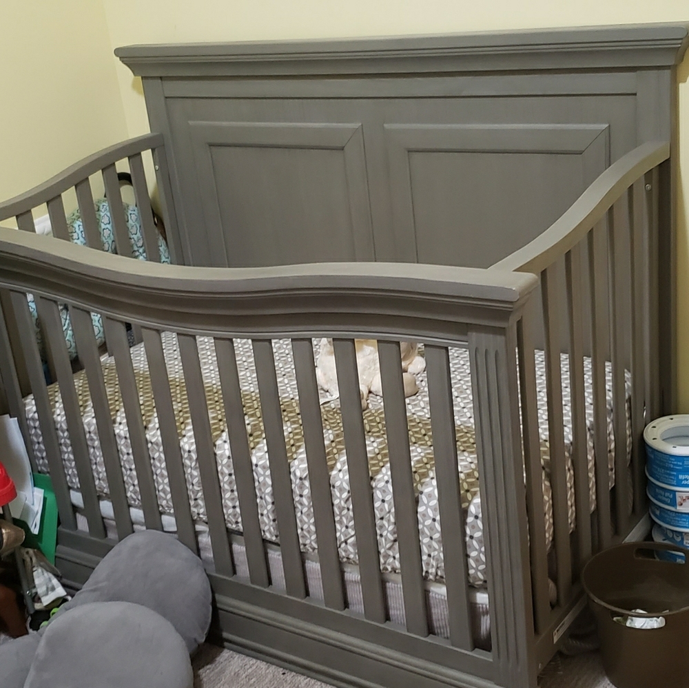 Sorelle Paxton 4 in 1 crib